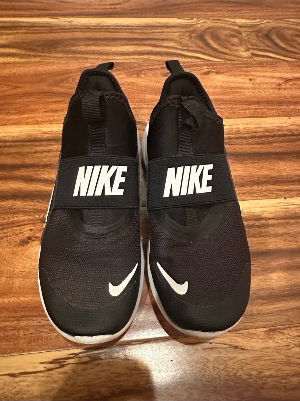 Nike Flex Runners, Black and White, 2.5Y - Picture 2 of 7